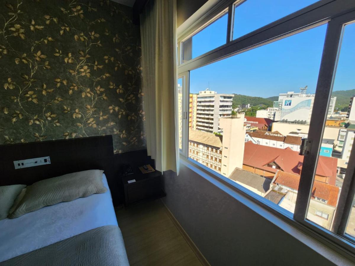 Hotel Europa Blumenau Esterno foto